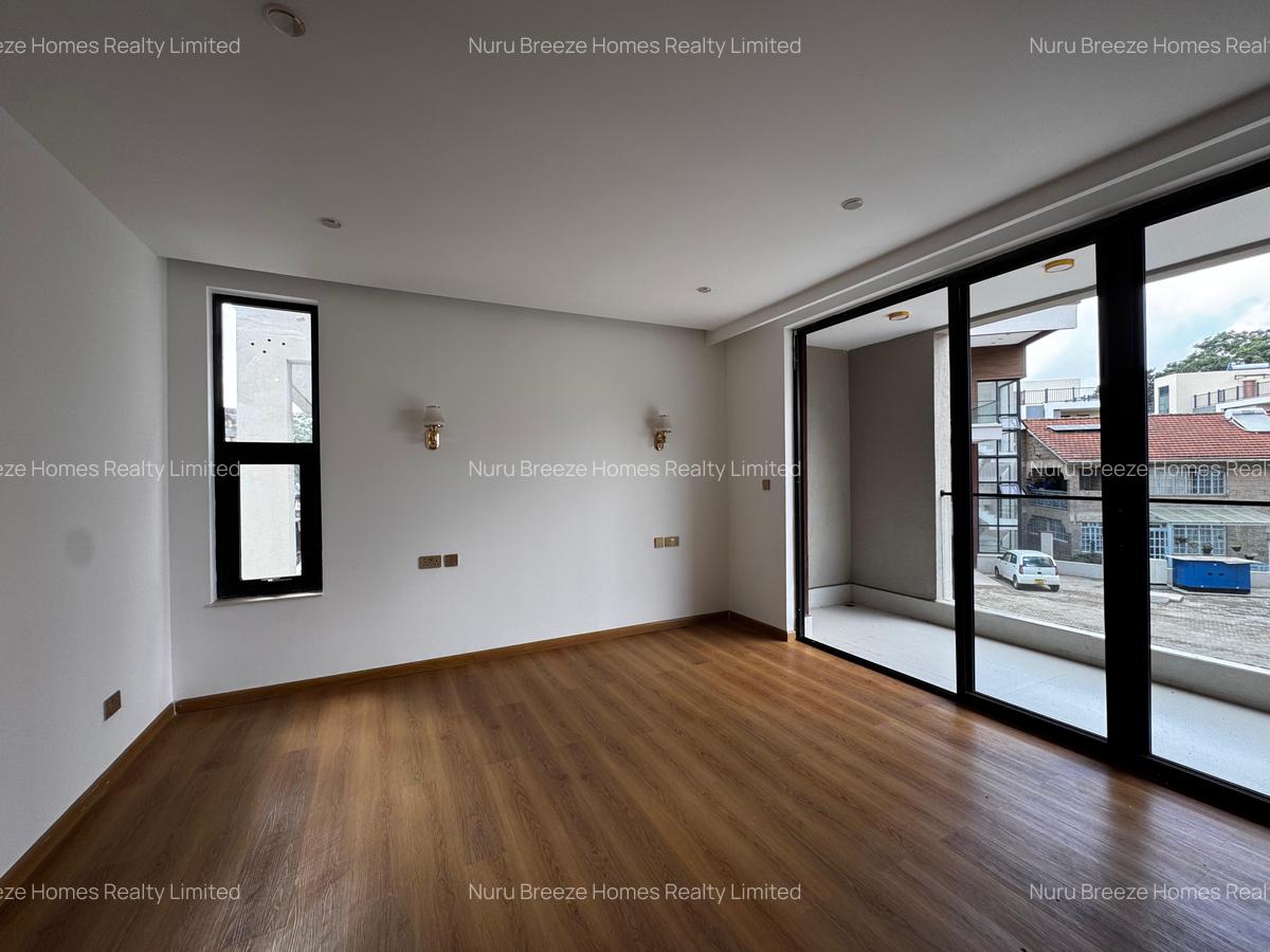 5 Bed Townhouse with En Suite in Lavington - 4