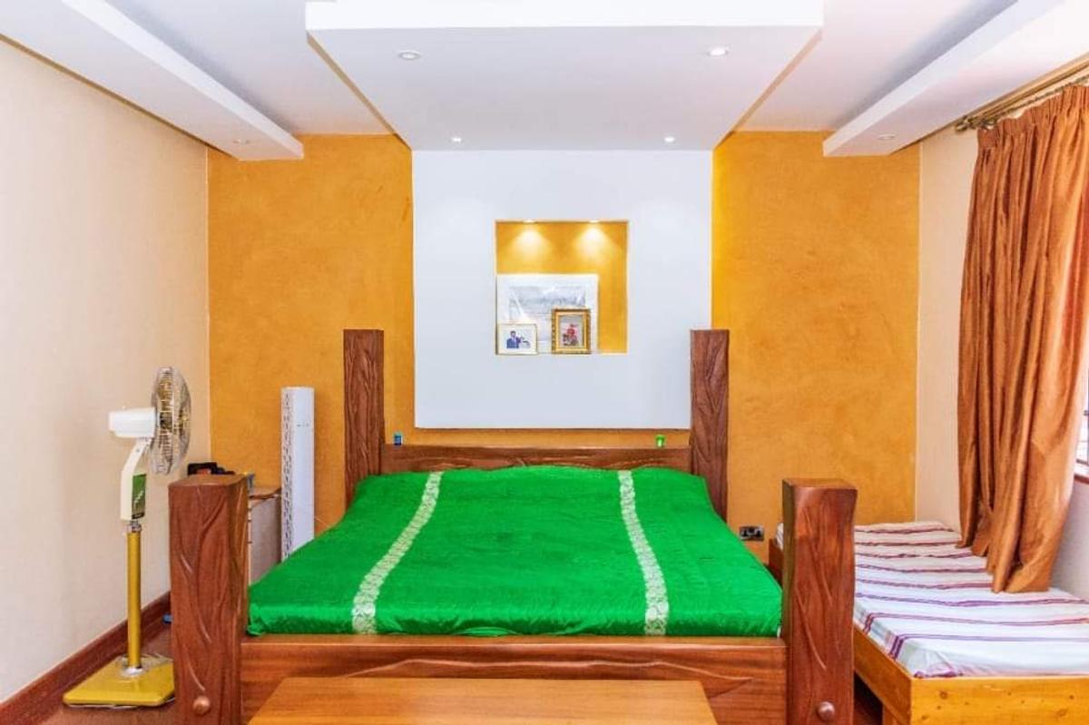 6 Bed Townhouse with En Suite at Lavington - 10