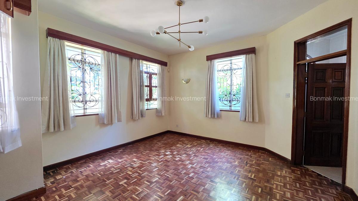 4 Bed House with En Suite at Nyari Central - 18