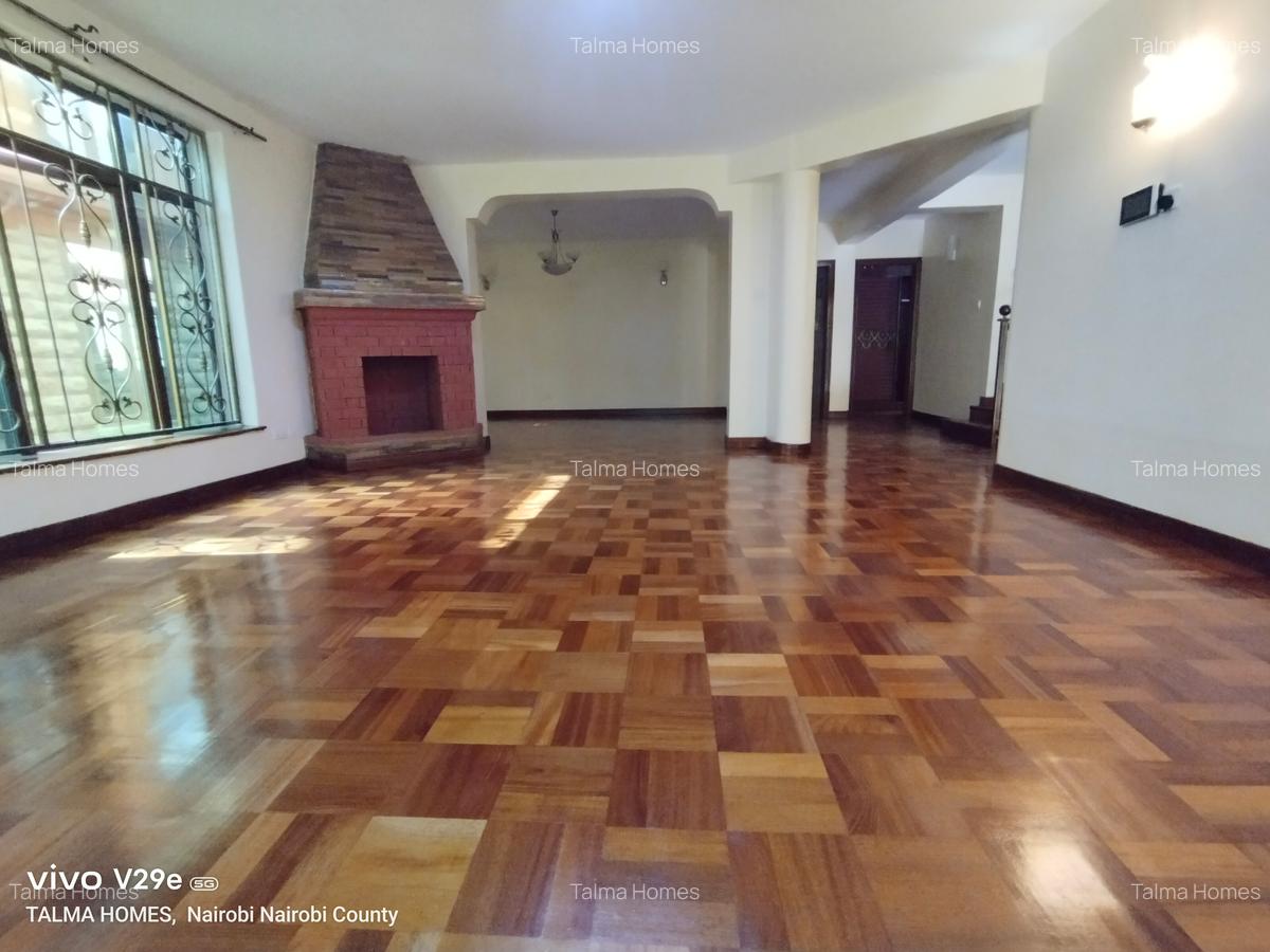 5 Bed Townhouse with En Suite at Valley Arcade Area - 3