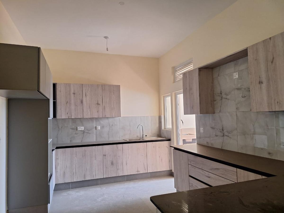 2 Bed Apartment with En Suite at Parklands - 9