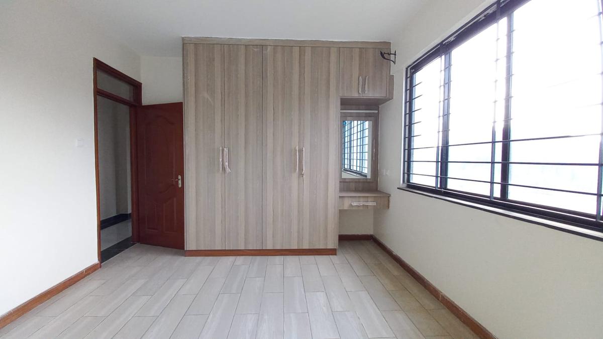 3 Bed Apartment with En Suite in Parklands - 11