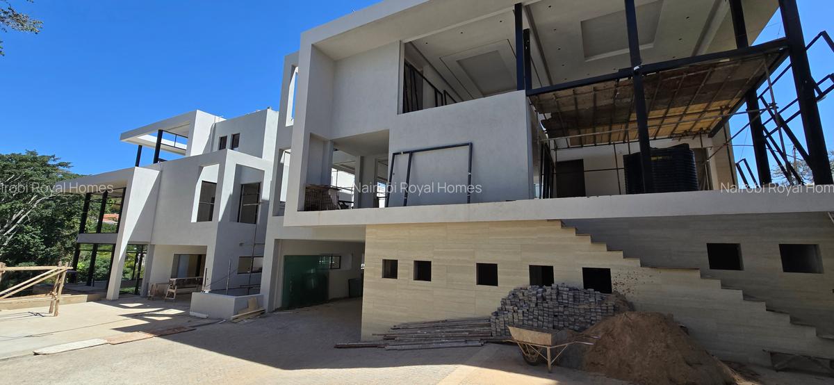 6 Bed Townhouse with En Suite at Lavington Green - 6