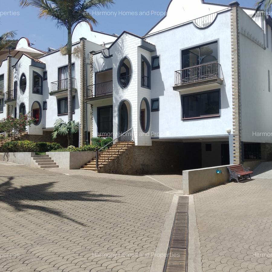 5 Bed Villa with En Suite at Brookside - 16