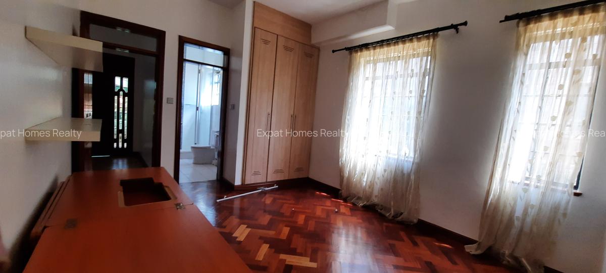 5 Bed Townhouse with En Suite in Lavington - 10