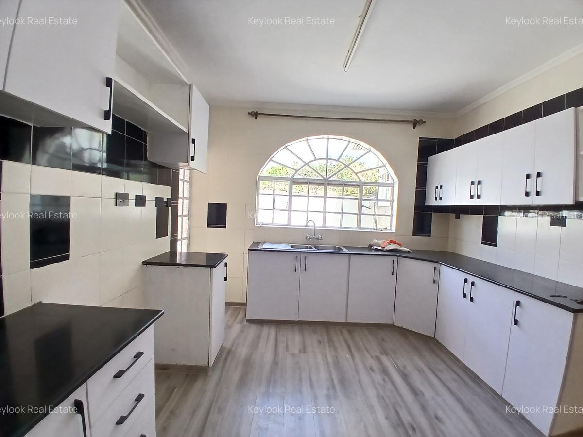 4 Bed Townhouse with En Suite at Lavington - 9