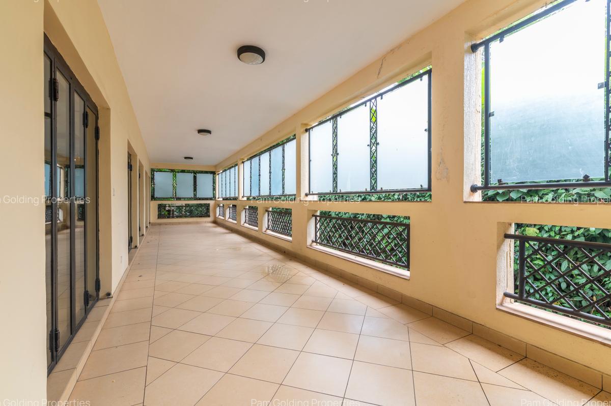 5 Bed Apartment at Riverside Drive - 5