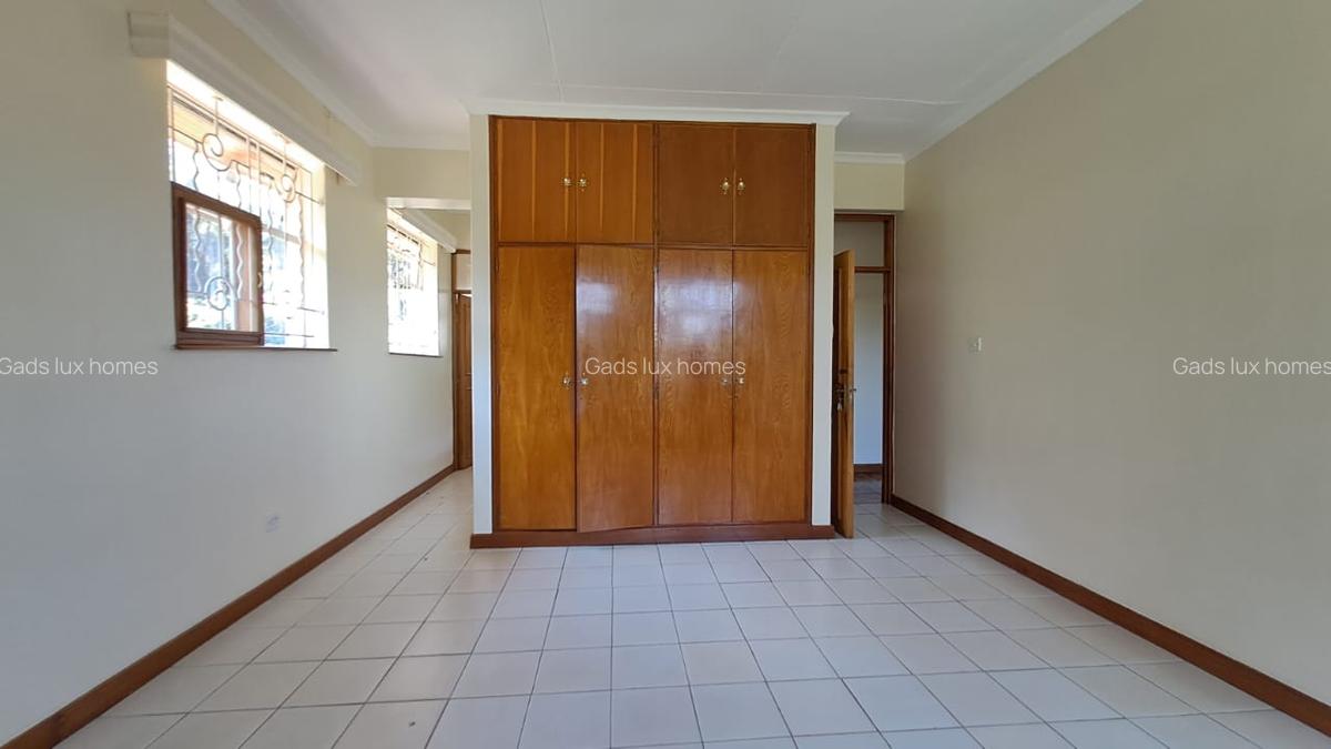 4 Bed Townhouse with En Suite at Spring Valley - 15