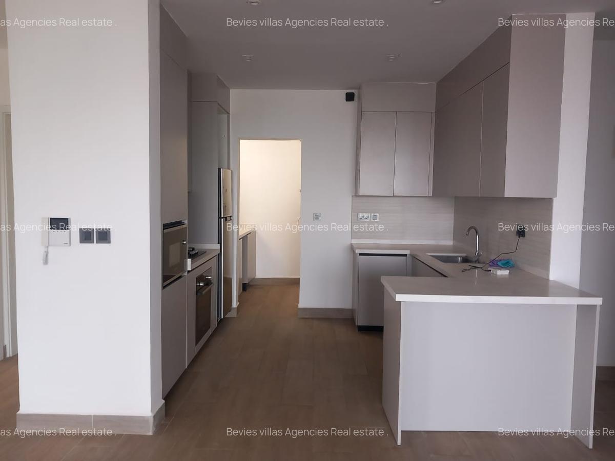 3 Bed Apartment with En Suite in Riverside - 5