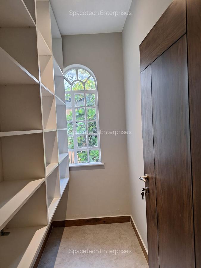 5 Bed House with En Suite in Runda - 13