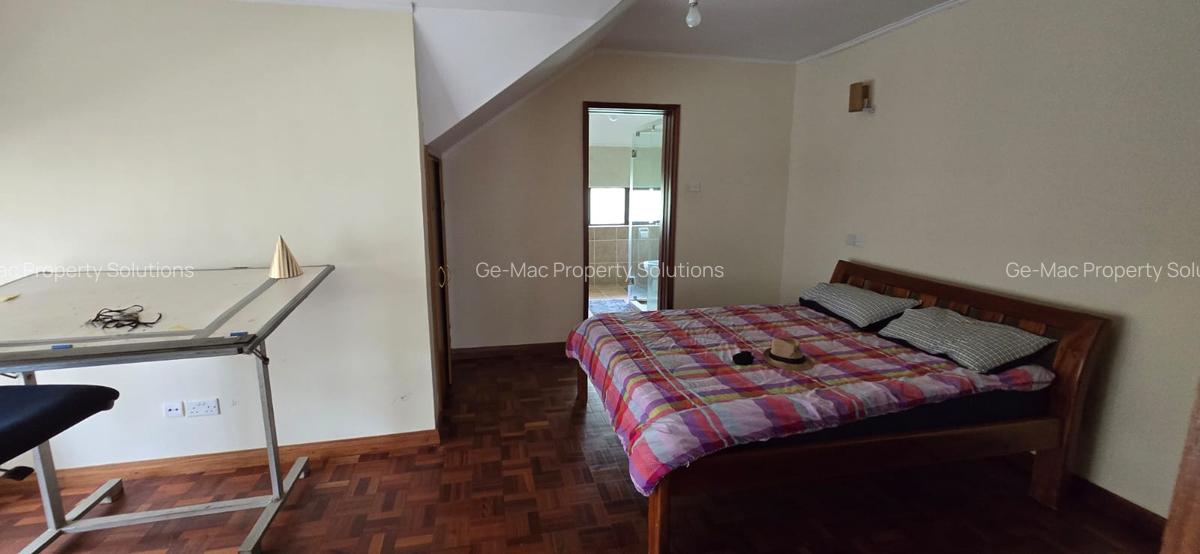 5 Bed House with En Suite in Lavington - 10