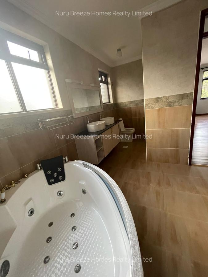 5 Bed Townhouse with En Suite in Lavington - 18