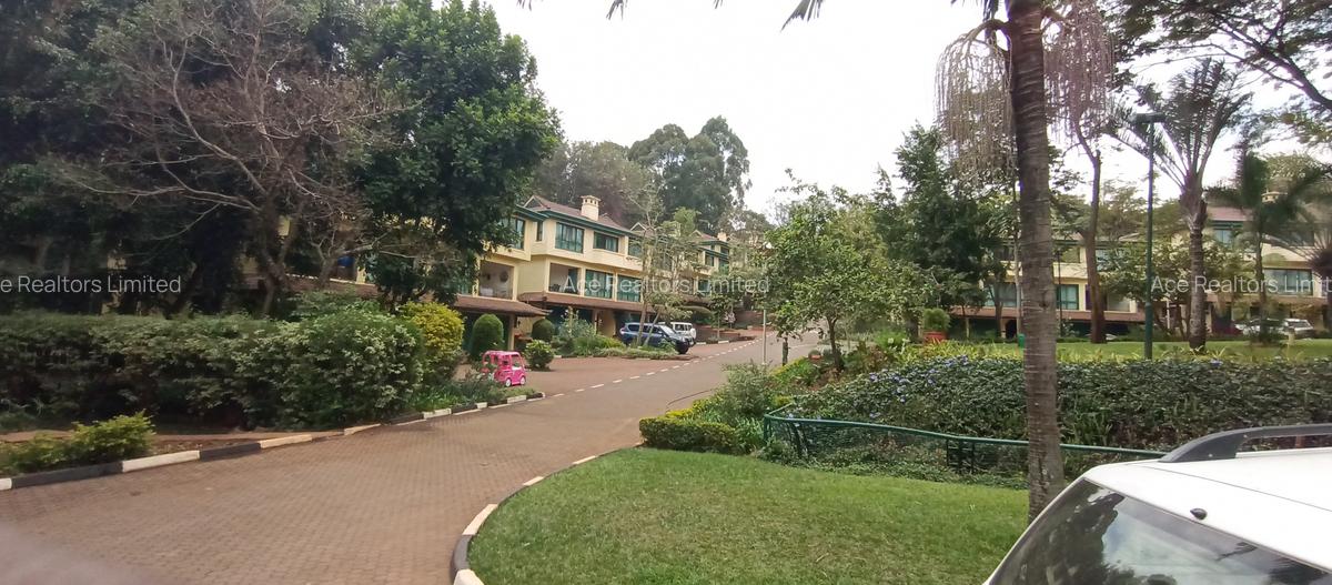 3 Bed Townhouse with En Suite at Brookside Drive - 12