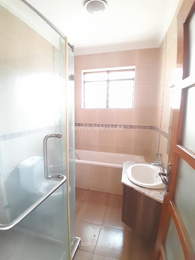 5 Bed Townhouse with En Suite at Lavington - 10