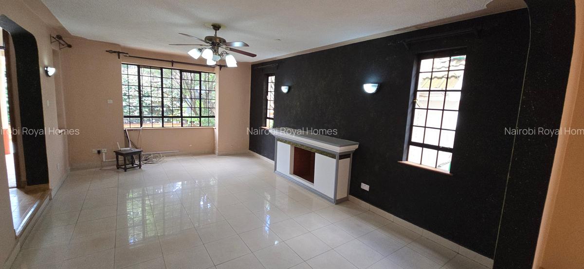 5 Bed Townhouse with En Suite at Lavington Road Green - 15
