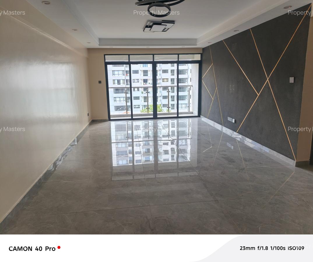 2 Bed Apartment with En Suite at Arwings Kodhek - 9