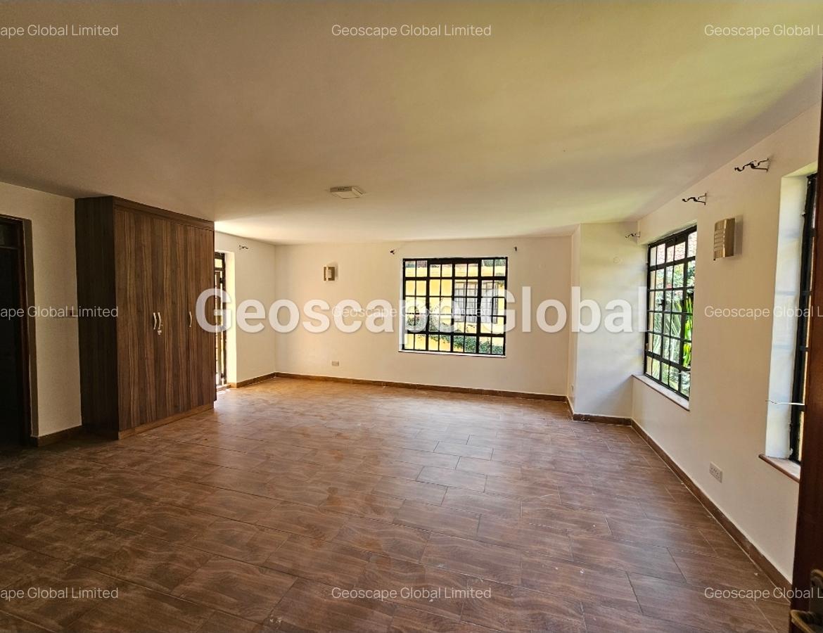 5 Bed Townhouse with En Suite in Kyuna - 9
