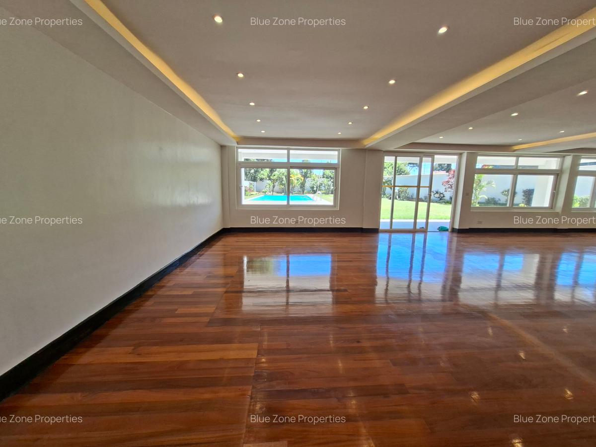 5 Bed House with En Suite at Off Benin Dr - 5