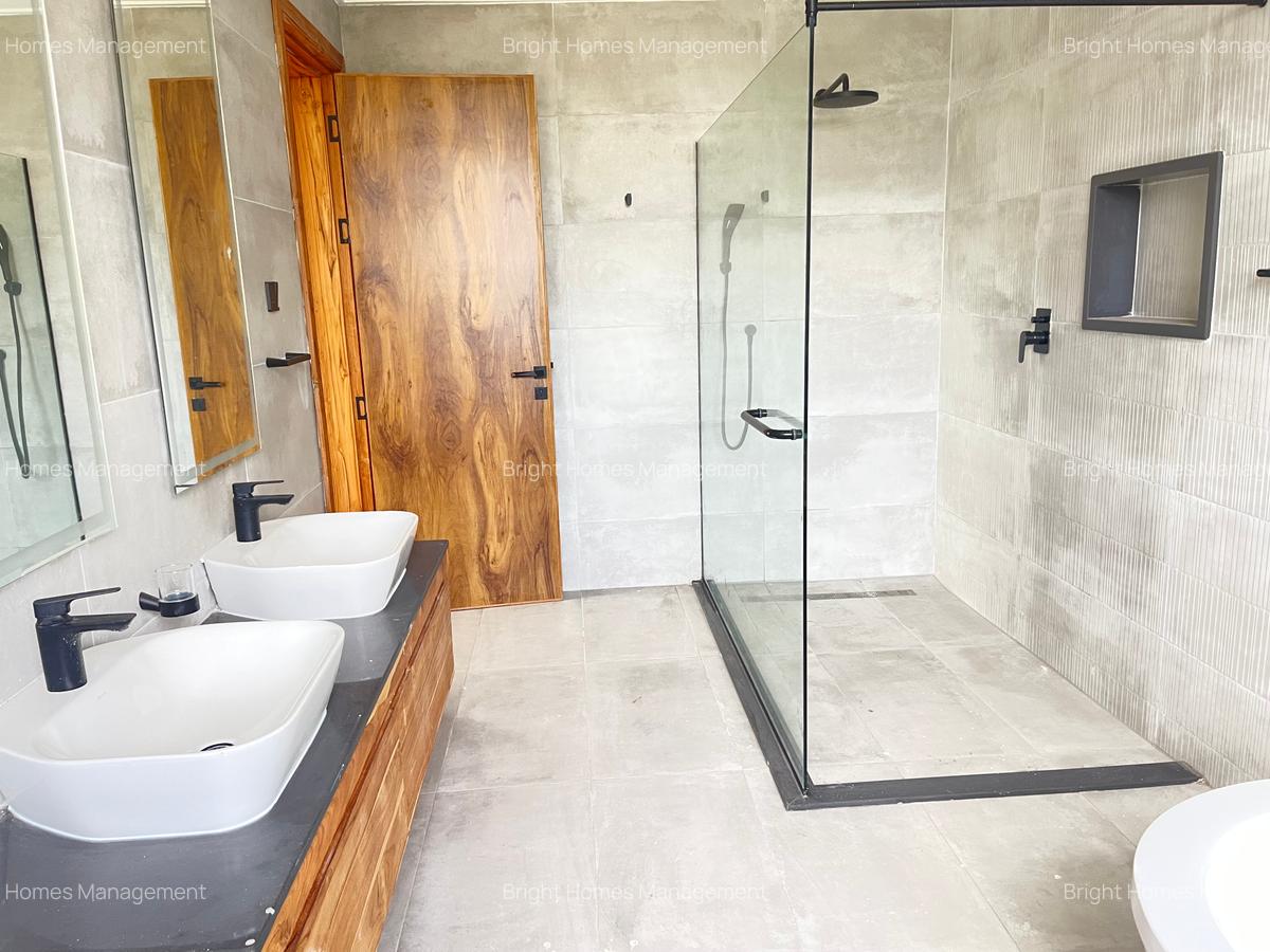 4 Bed Apartment with En Suite in Spring Valley - 8