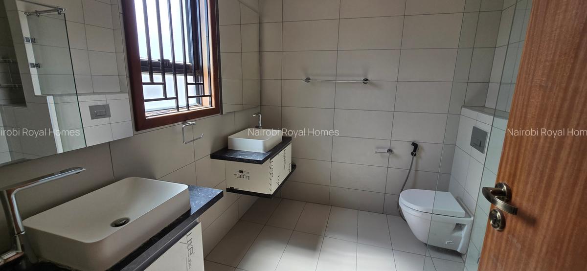 6 Bed Townhouse with En Suite at Lavington Green - 9