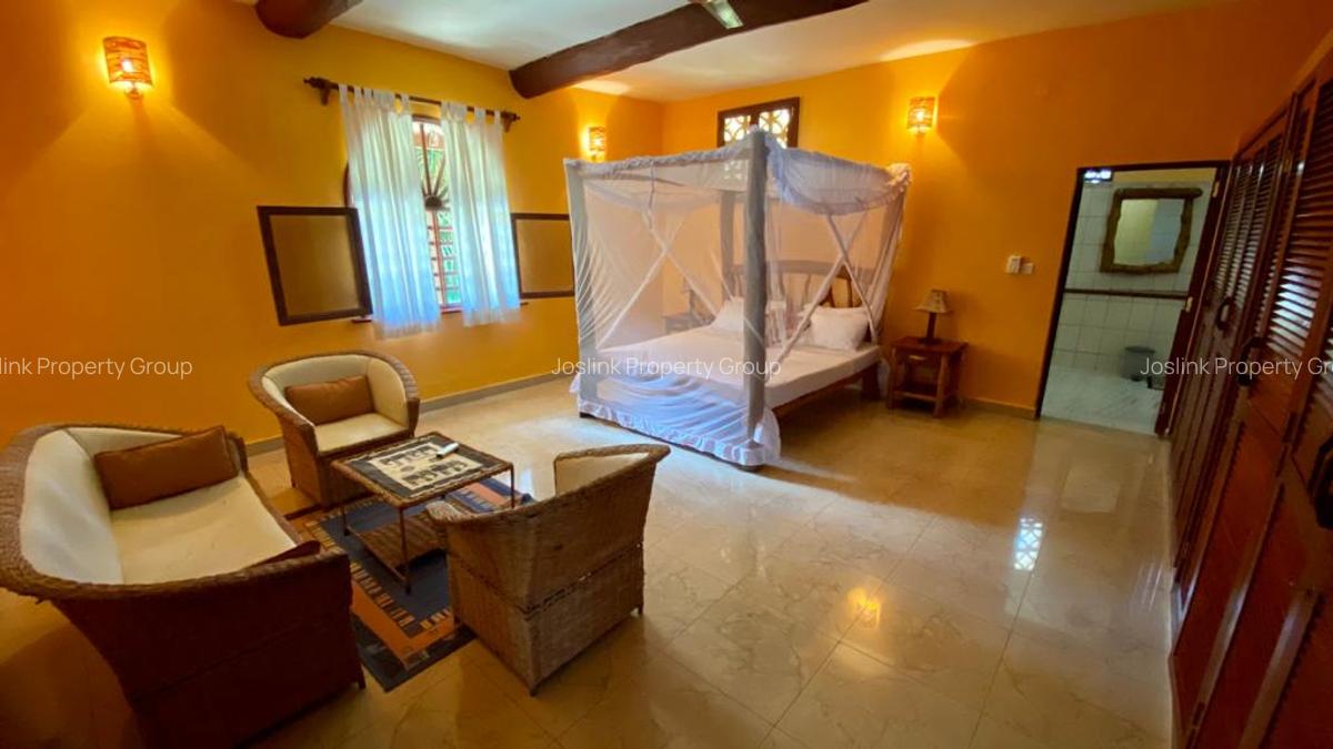 10 Bed Townhouse with En Suite at Mt Kenya - 16