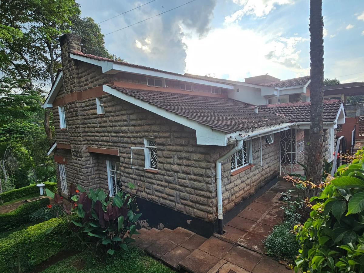 4 Bed House with En Suite in Nyari - 2