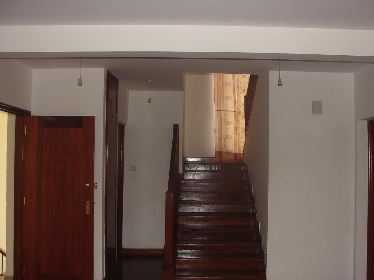 3 Bed Apartment with En Suite at Riverside Drive - 10