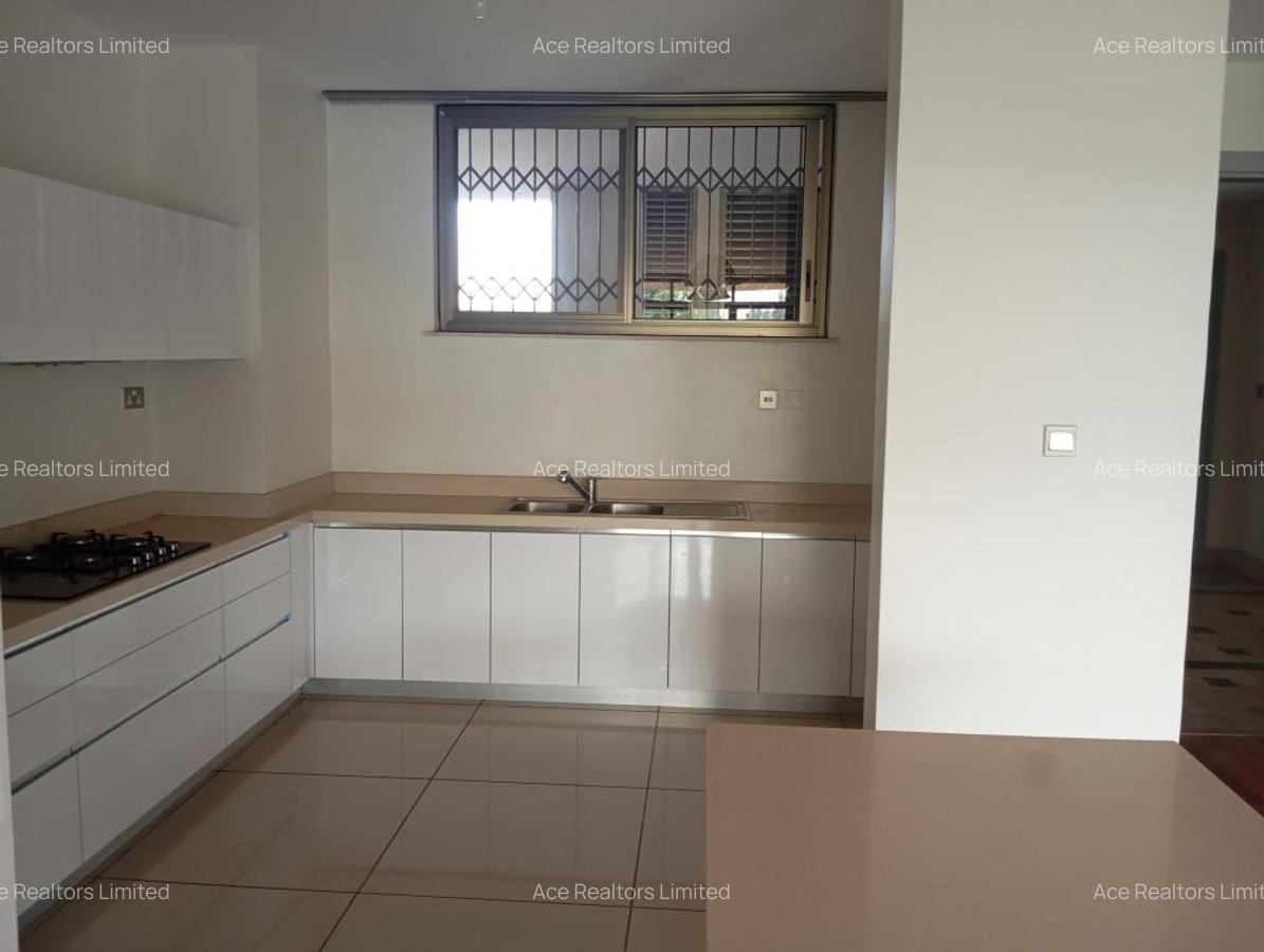 3 Bed Apartment with En Suite at 6Th Parklands - 13