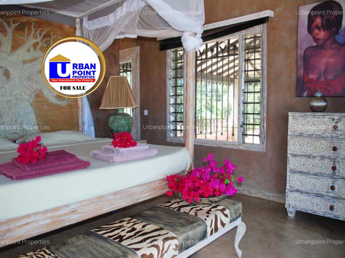 6 Bed Villa with En Suite in Watamu - 15