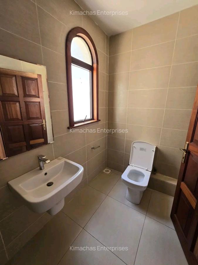 3 Bed Apartment with En Suite at Green Wood Drive - 12