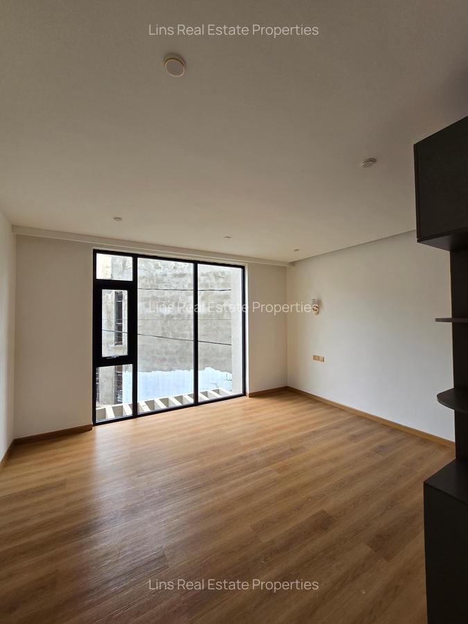 5 Bed Townhouse with En Suite in Lavington - 11