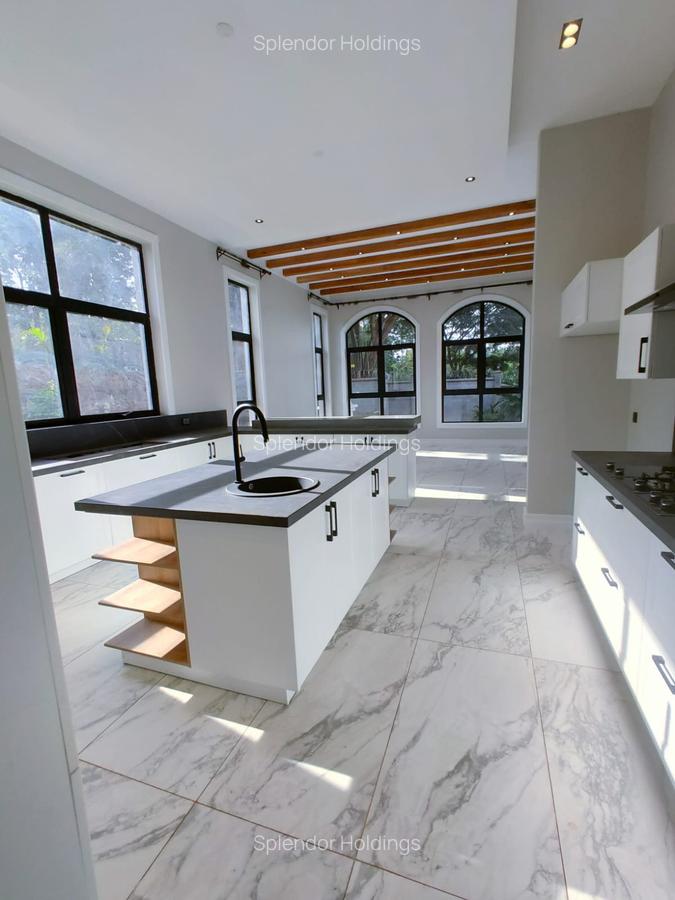 5 Bed Villa with En Suite in Loresho - 3
