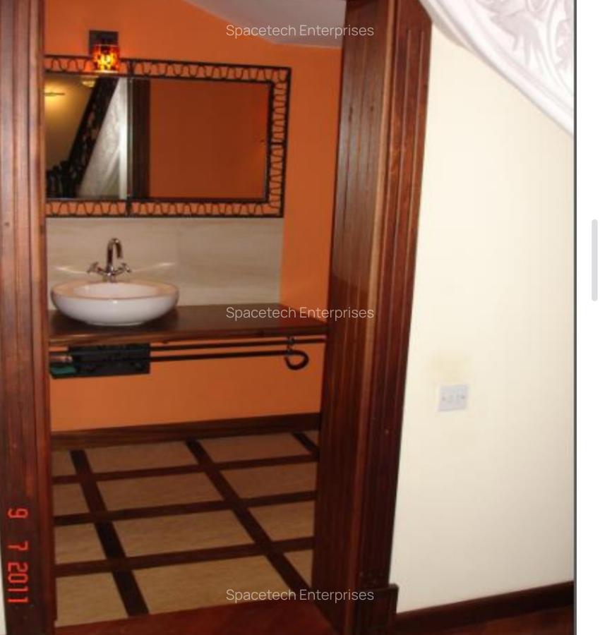 5 Bed House with En Suite in Kitisuru - 11