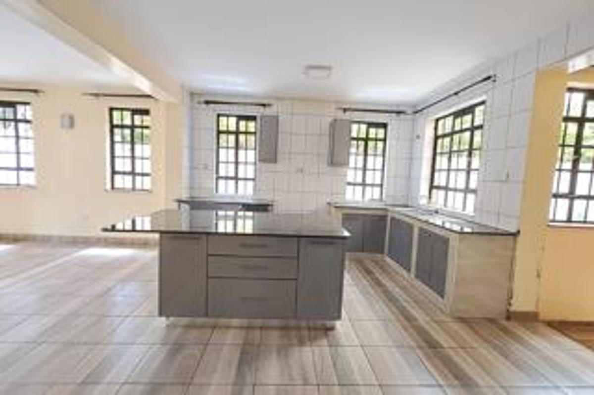 5 Bed Townhouse with En Suite at Kyuna - 4