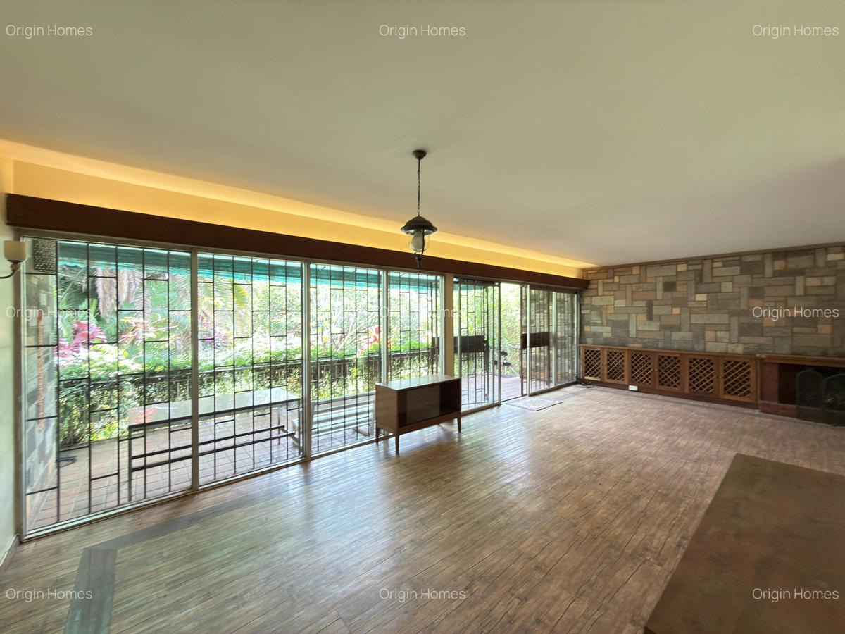 4 Bed House with En Suite at Lavington - 14