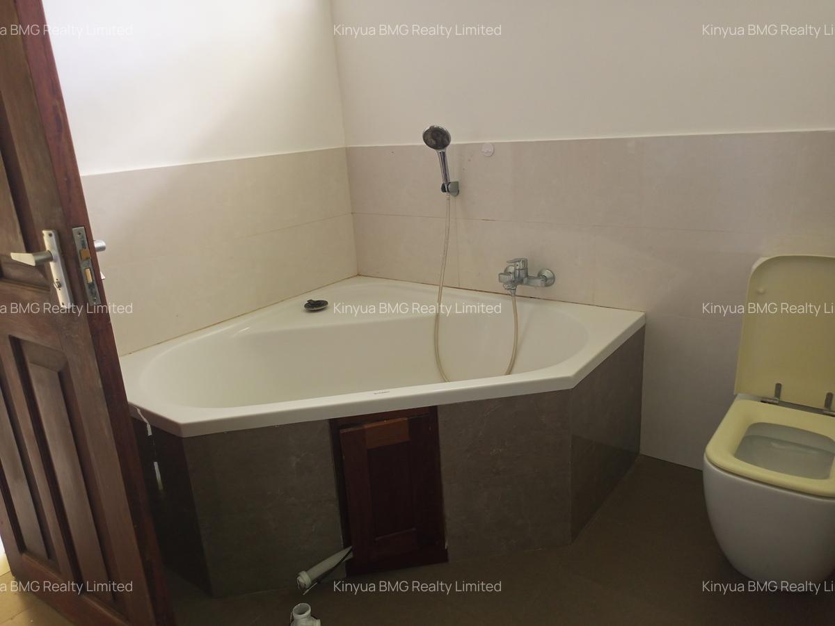 4 Bed Apartment with En Suite at Links Road - 7