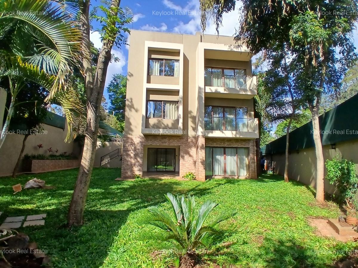 5 Bed Townhouse with En Suite at Lavington Green - 1
