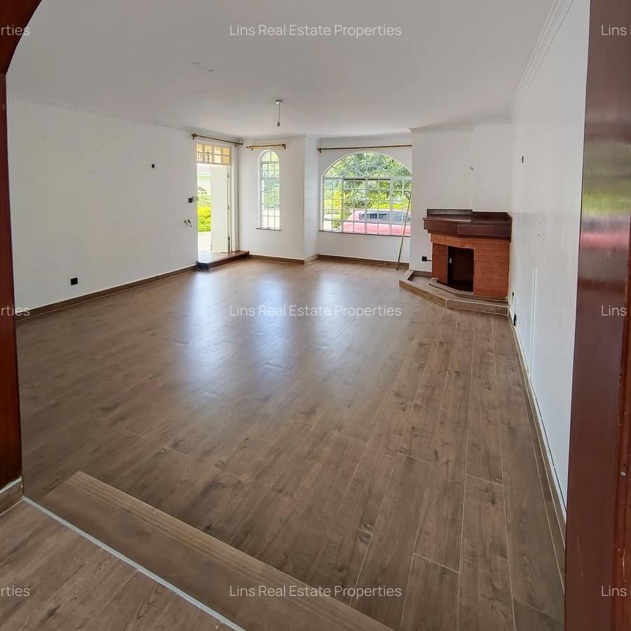 5 Bed Townhouse with En Suite in Lavington - 2