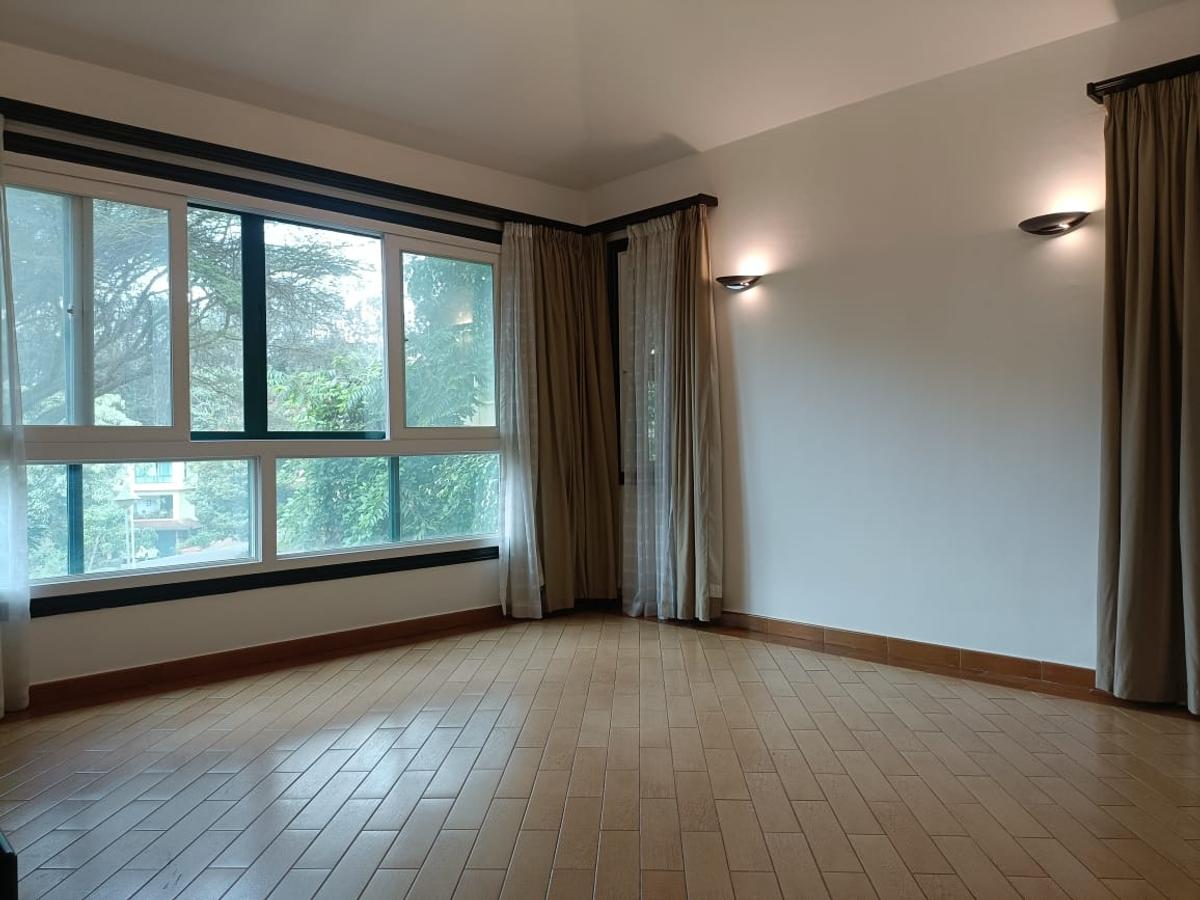 3 Bed Townhouse with En Suite in Spring Valley - 9