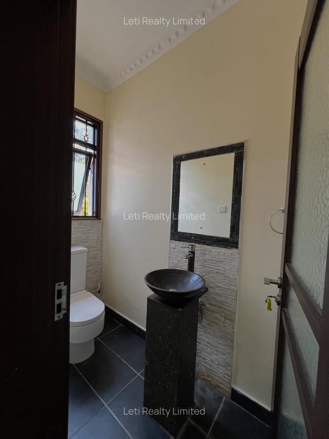 5 Bed Townhouse with En Suite in Lavington - 6