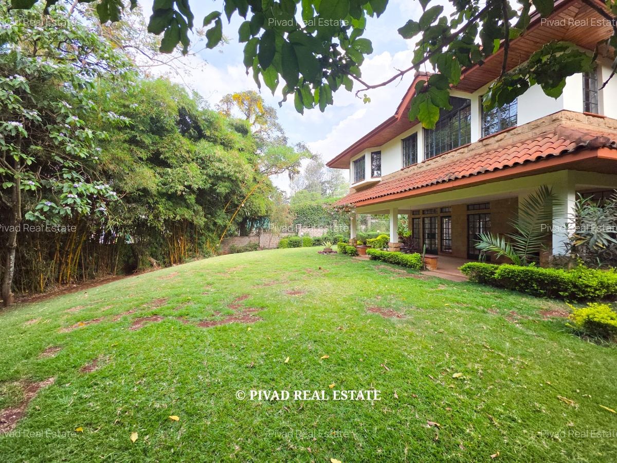 5 Bed House with Swimming Pool in Rosslyn - 2