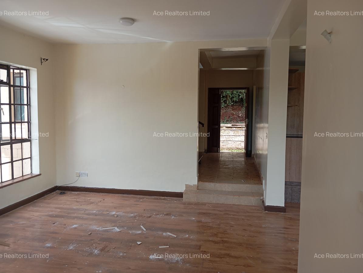 4 Bed Townhouse with En Suite at Redhill - 6