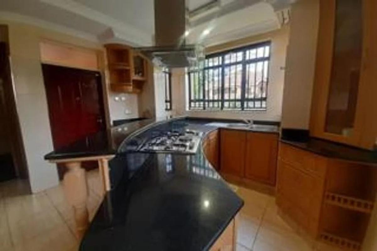 4 Bed Townhouse with En Suite in Lavington - 6