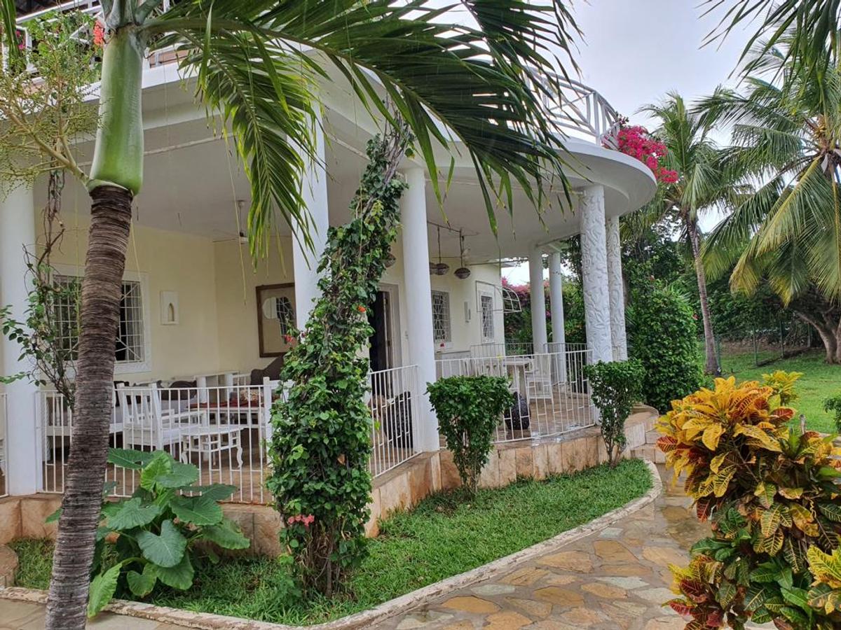 4 Bed Villa with En Suite in Malindi - 5