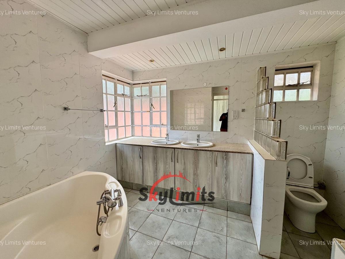 4 Bed House with En Suite in Gigiri - 12