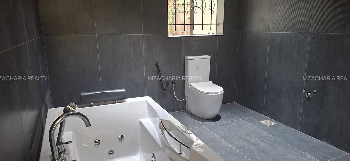4 Bed House with En Suite in Muthaiga - 11