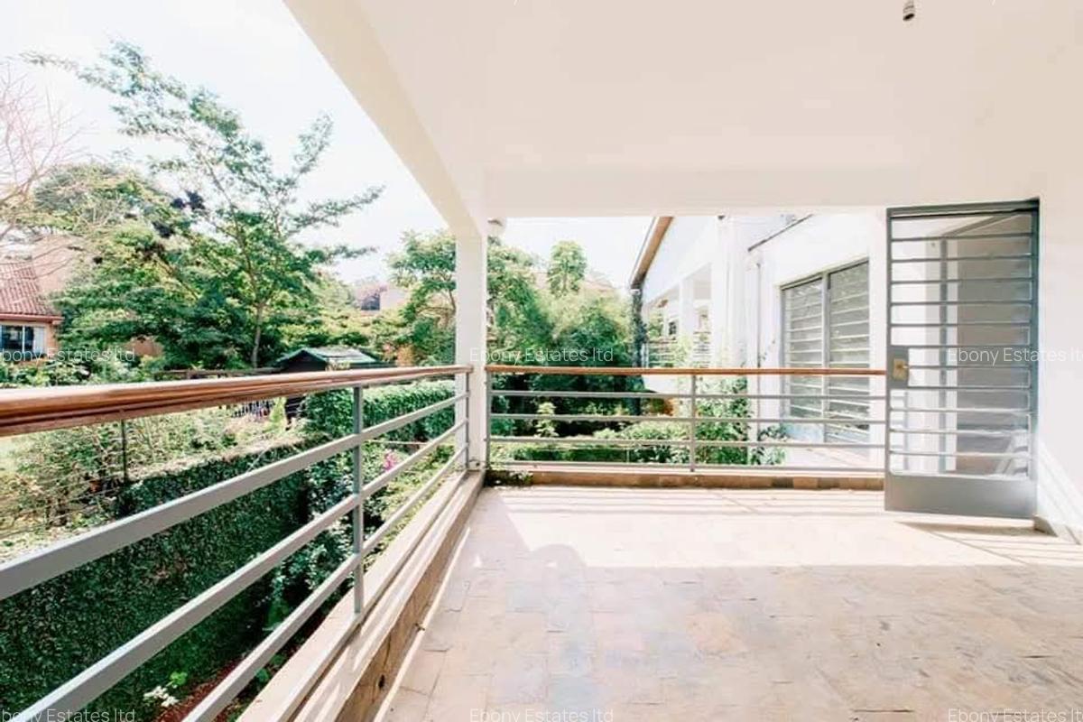 4 Bed Townhouse with En Suite in Lavington - 1