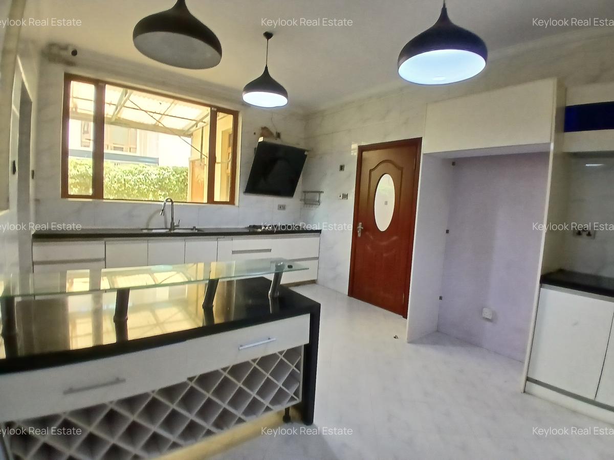 5 Bed Townhouse with En Suite at Lavington Green - 18