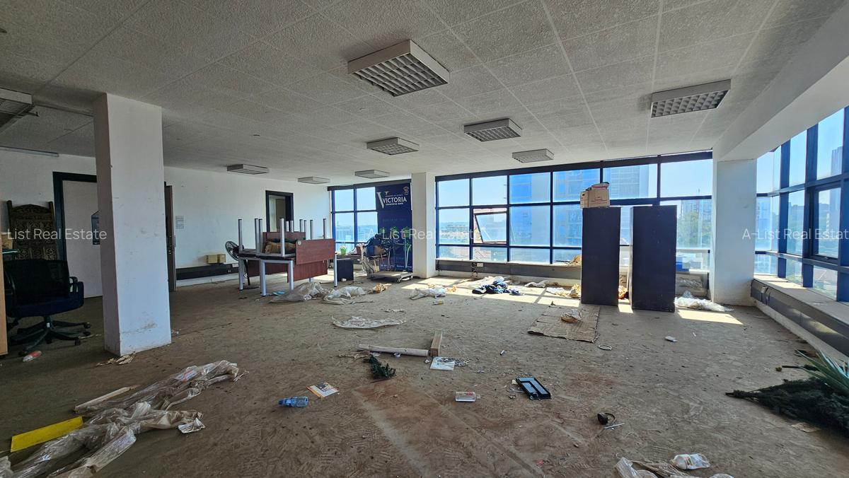 2,000 ft² Office with Service Charge Included at Parklands Road - 9