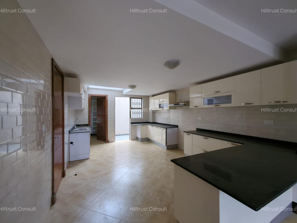 5 Bed Townhouse with En Suite in Lavington - 14